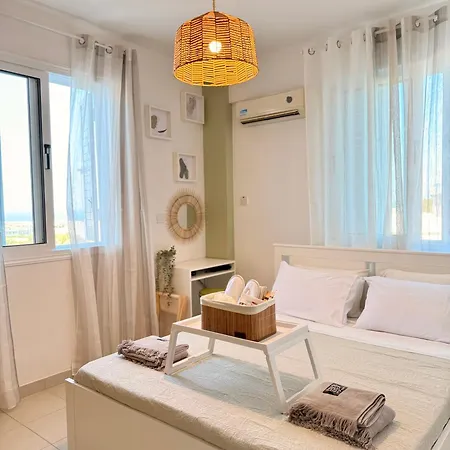 Salt & Kozee 2br Cozy Flat With Pool Access - Near Beaches *