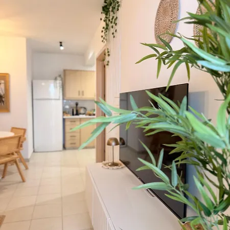 Salt & Kozee 2br Cozy Flat With Pool Access - Near Beaches