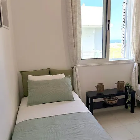 شقة Salt & Kozee 2br Cozy Flat With Pool Access - Near Beaches باراليمني