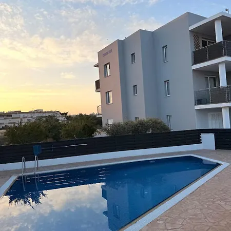 Apartamento Salt & Kozee 2br Cozy Flat With Pool Access - Near Beaches Paralimni
