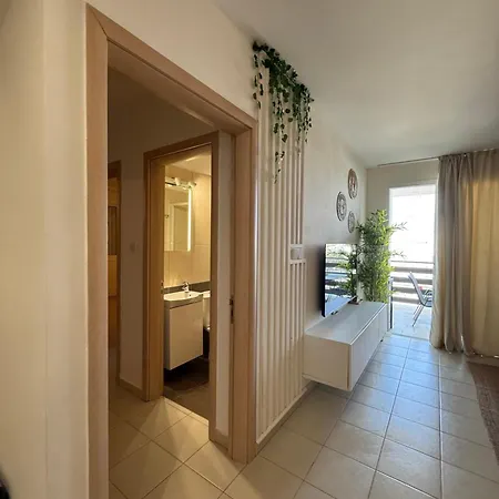 Salt & Kozee 2br Cozy Flat With Pool Access - Near Beaches *