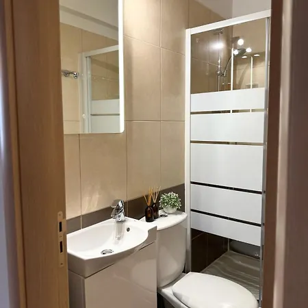 Salt & Kozee 2br Cozy Flat With Pool Access - Near Beaches Apartment *