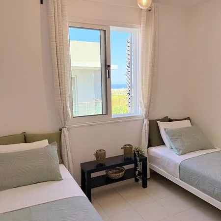 Salt & Kozee 2br Cozy Flat With Pool Access - Near Beaches Apartamento