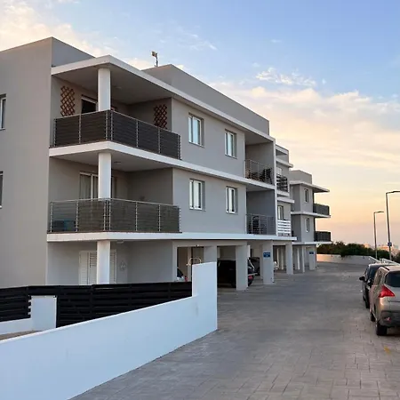 Salt & Kozee 2br Cozy Flat With Pool Access - Near Beaches *